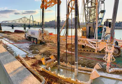 Dike rehabilitation on the banks of the Mississippi by Bauer Spezialtiefbau