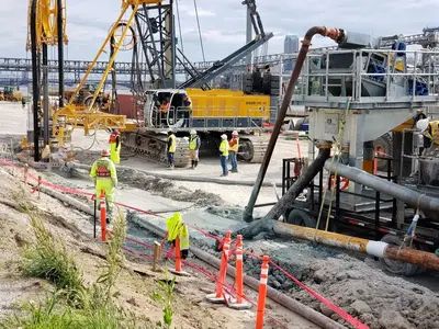 Bauer Spezialtiefbau rehabilitates dike on the banks of the Mississippi in East St. Louis